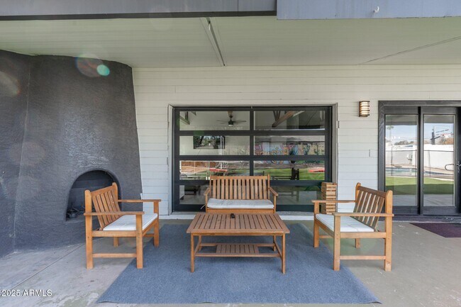 Building Photo - 1759 N Spring Cir