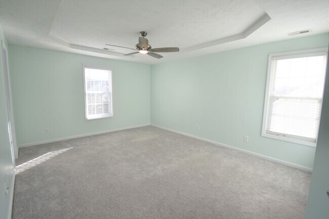 Building Photo - 3 Bedroom 2 Bath with Bonus Rooom