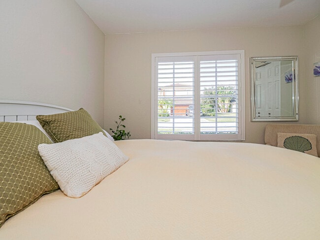 Building Photo - 5520 45th Ave