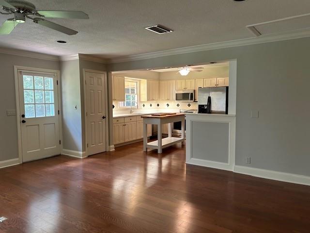 Building Photo - 301 Rivera Dr