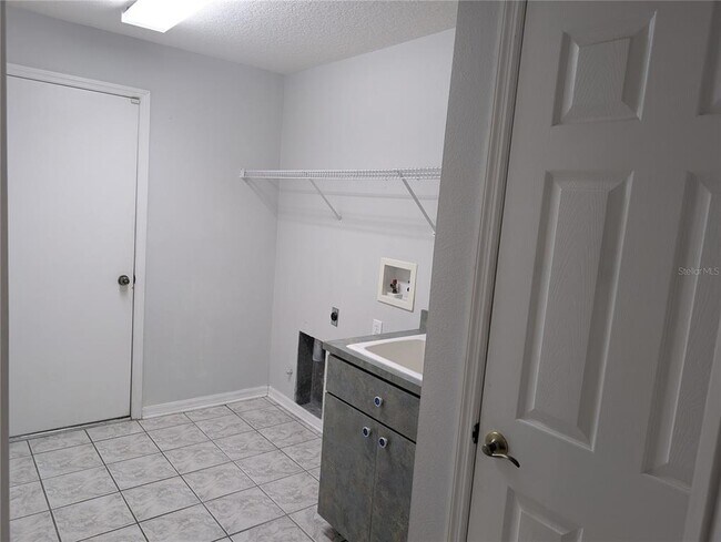 Building Photo - 4512 River Overlook Dr