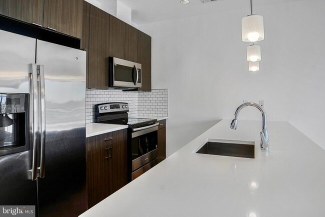 Building Photo - 1111 Orren St NE