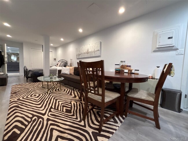 Building Photo - 30 Barstow Rd