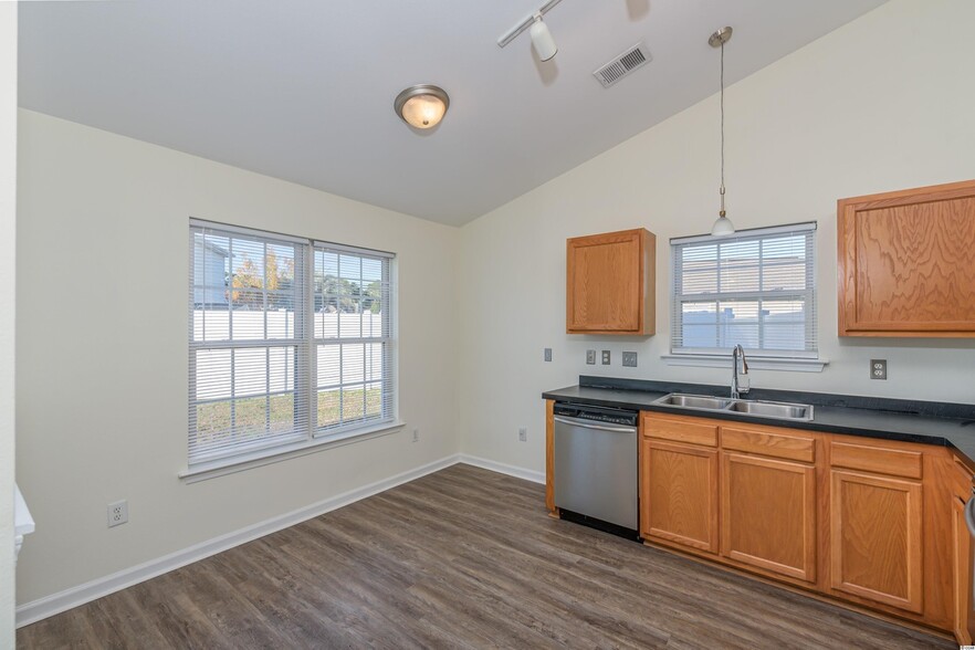 Building Photo - 610 Pepperbush Dr