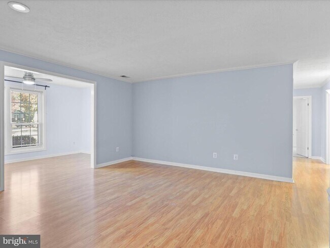 Building Photo - 10064 Oakton Terrace Rd