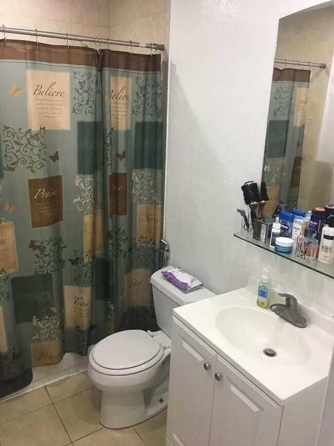 Building Photo - 11821 SW 123rd Ave