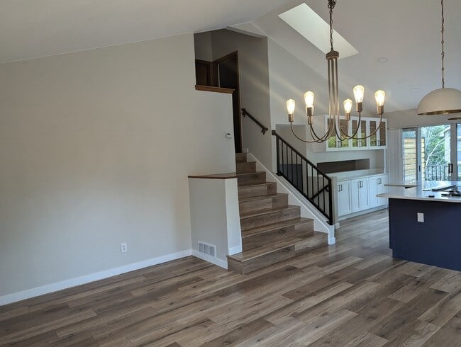 Building Photo - Fully Updated Littleton Home with Mountain...