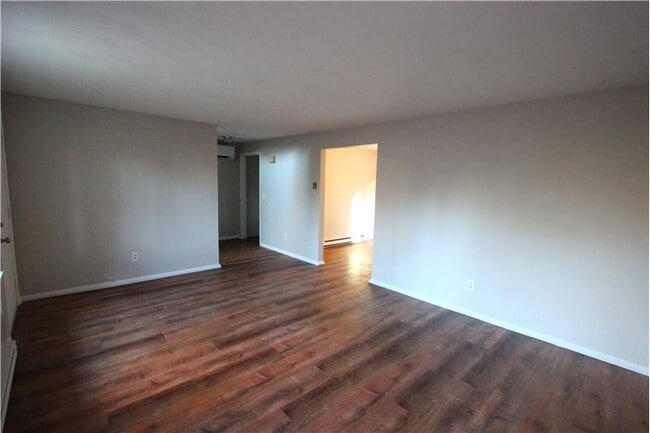 Building Photo - 70 Beach St