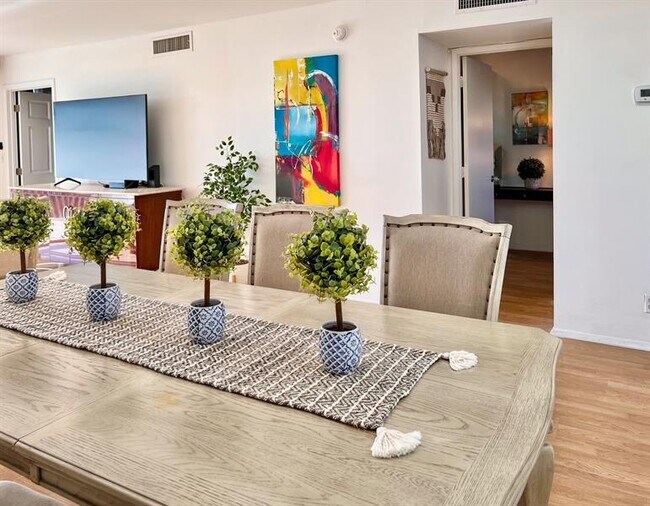 Building Photo - 3010 N Course Dr