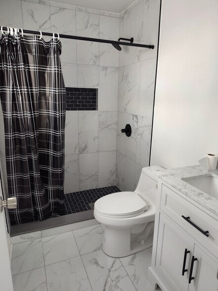 Building Photo - 5202 Oceanside Ct