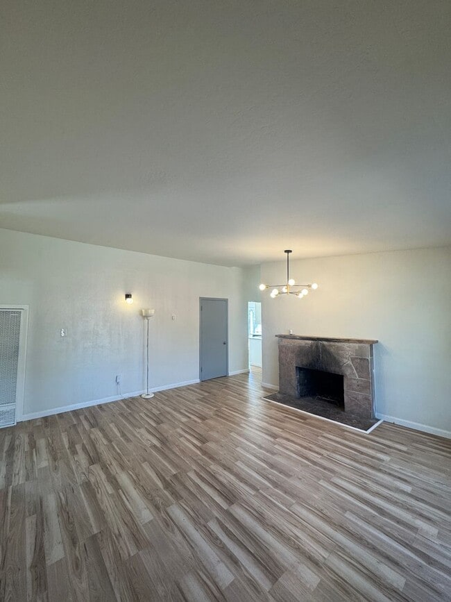 Building Photo - 103 Pueblo Way