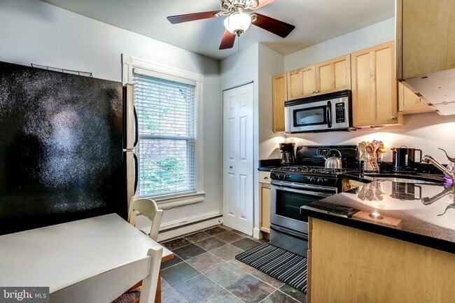 Building Photo - 1211 33rd St NW