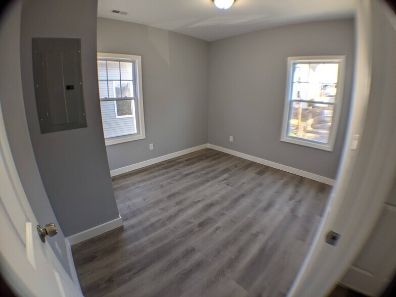 Building Photo - 43 Clare St