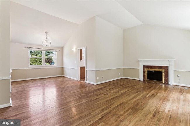 Building Photo - 6916 Southridge Dr