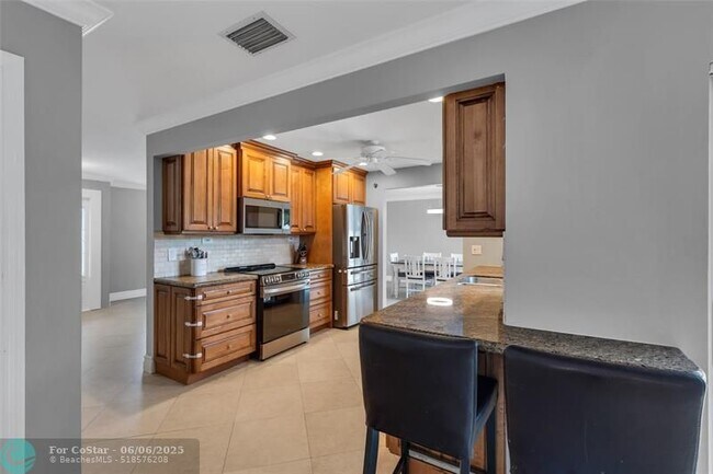 Building Photo - 1398 NW 14th Ct