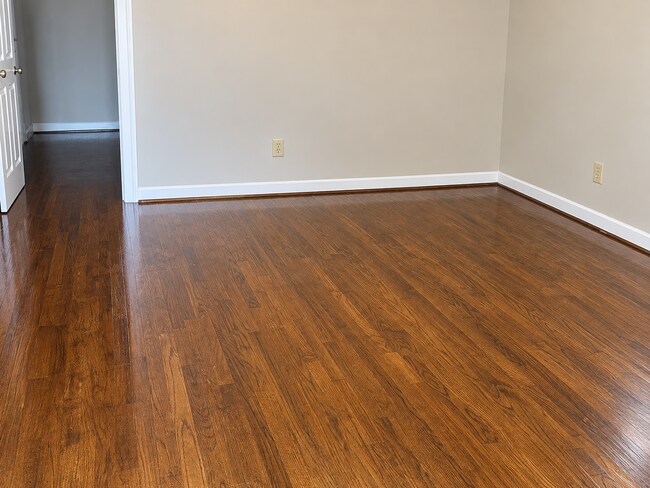 Building Photo - 1402 33rd St