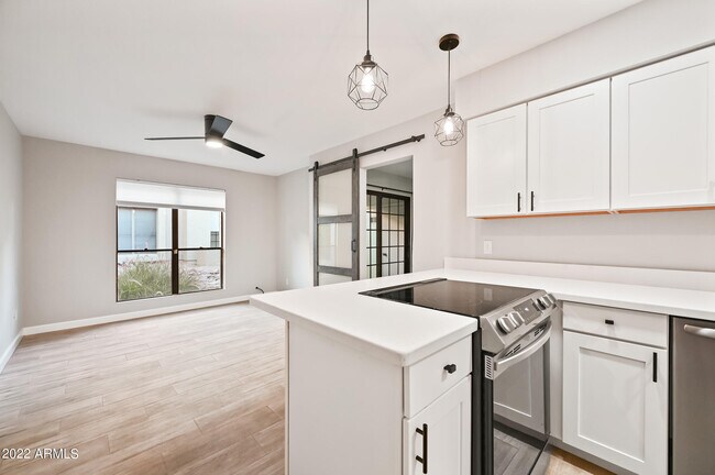 Primary Photo - 3131 W Cochise Dr