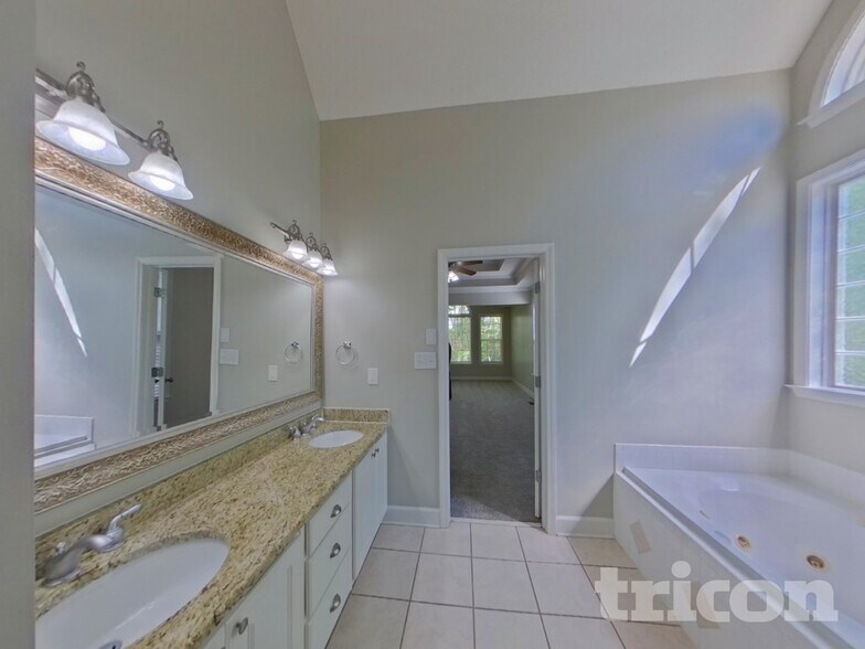 Building Photo - 111 Beaverbrook Ln