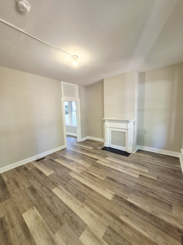 Building Photo - 3209 3rd Ave