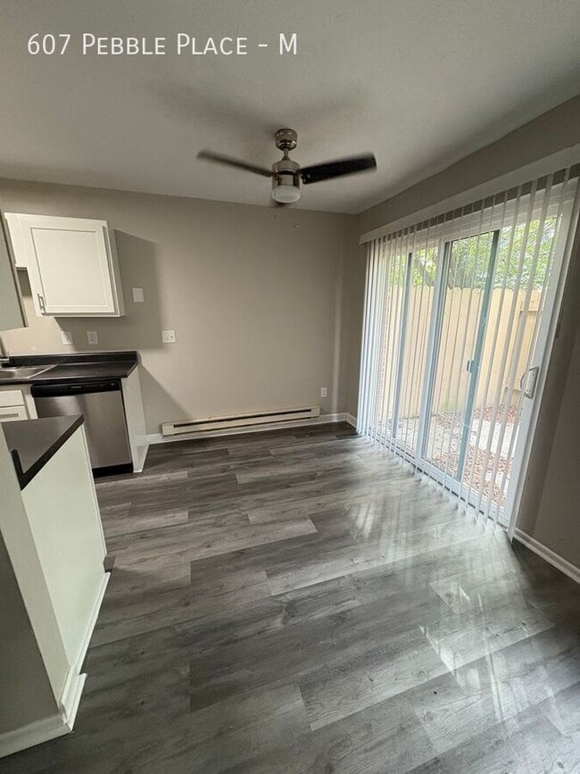 Building Photo - 607 Pebble Pl Dr