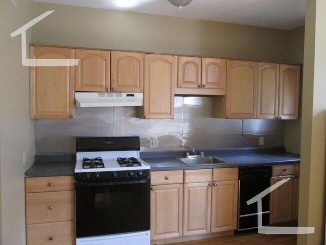 Building Photo - 17 Highgate St
