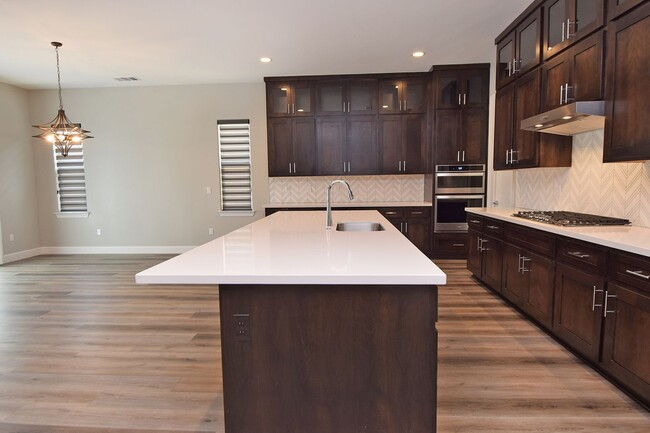 Building Photo - Gorgeous Home