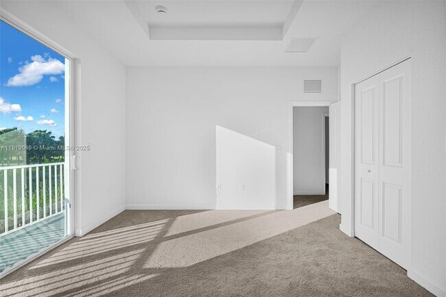 Building Photo - 1400 SE 6th Rd