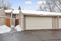 Building Photo - Lovely 4BR 2BA Townhome in Coon Rapids
