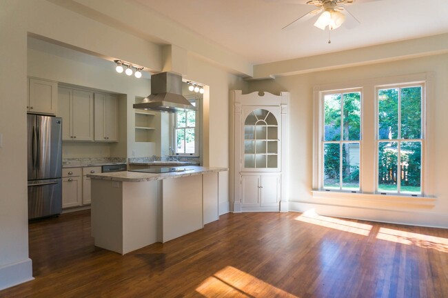 Building Photo - Stunning Historic Renovation in Montford