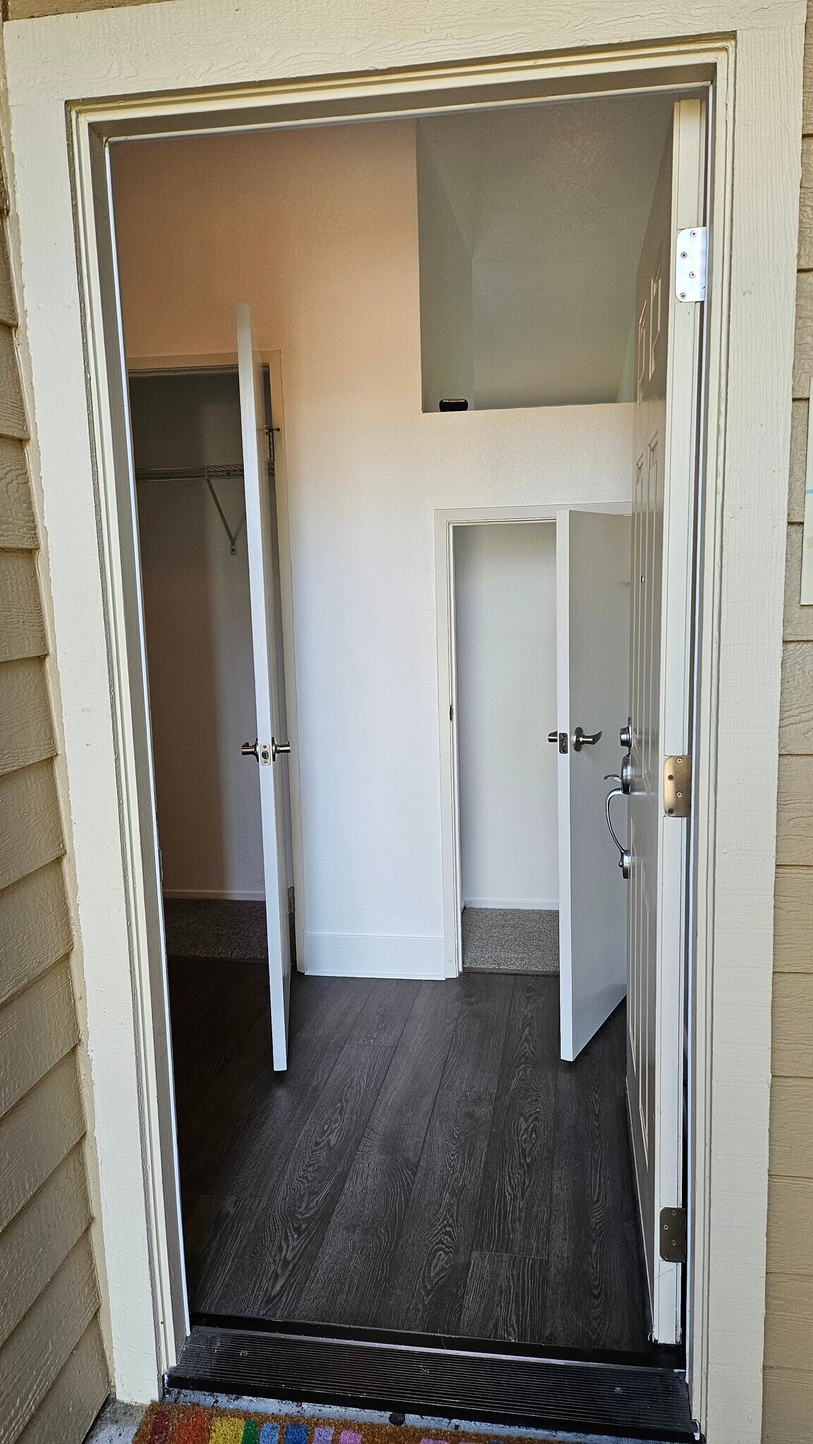Building Photo - 245 Lakeshore Ct