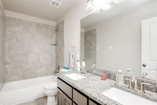 Building Photo - 709 Tinton Falls Ln
