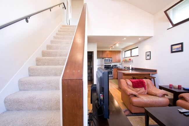 staircase to bedroom - 2112 Walnut Ave