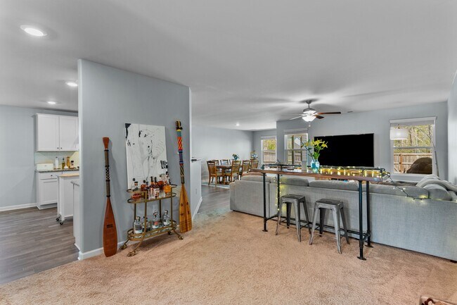 Building Photo - 680 Aurora Pl