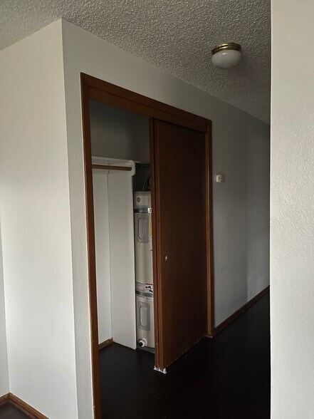 Building Photo - 1982 Broadway St NE