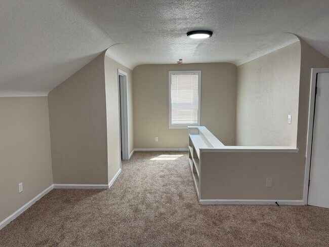 Building Photo - Freshly Renovated 3-Bedroom Home – Quality...