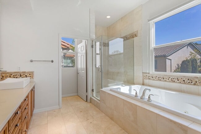 Building Photo - Modern 5-Bedroom Home with Spectacular Vie...