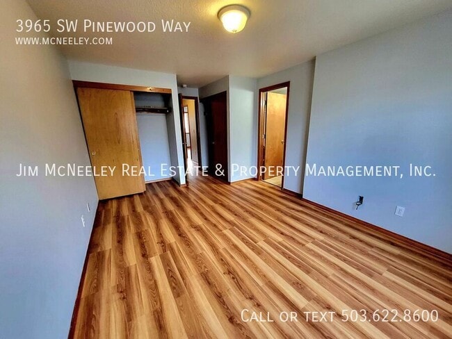 Building Photo - 3965 SW Pinewood Way