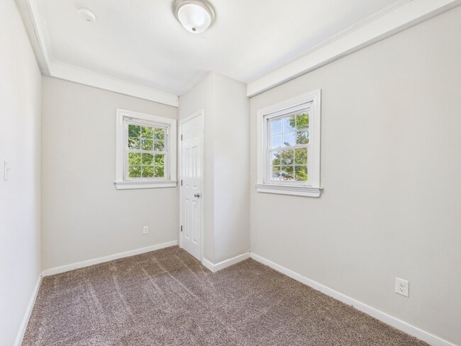 Building Photo - 4605 Eastover Ave