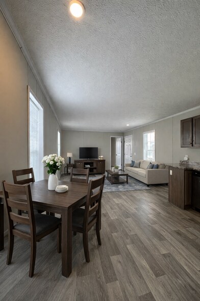 Building Photo - 2340 Maple Dr