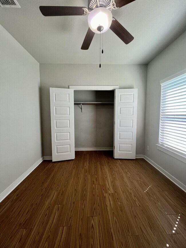 Building Photo - 374 Creekside Curve