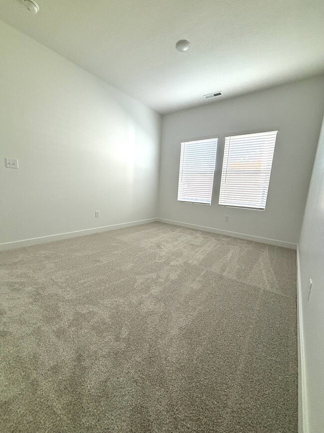 Building Photo - 10078 Loblobby Ln