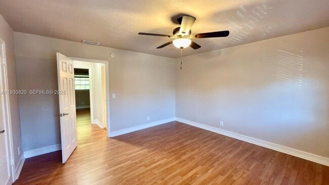 Building Photo - 3064 Riverside Dr