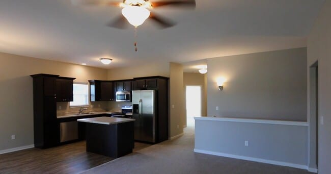 Building Photo - 4 Bedroom, 3 bath close to University and available August 14, 2026