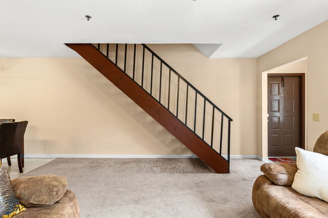 Building Photo - 7814 Shadowood Dr