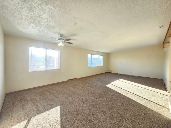 Building Photo - 302 N Argonne Rd