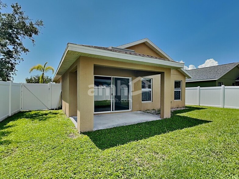 Building Photo - 7206 54th Ter E