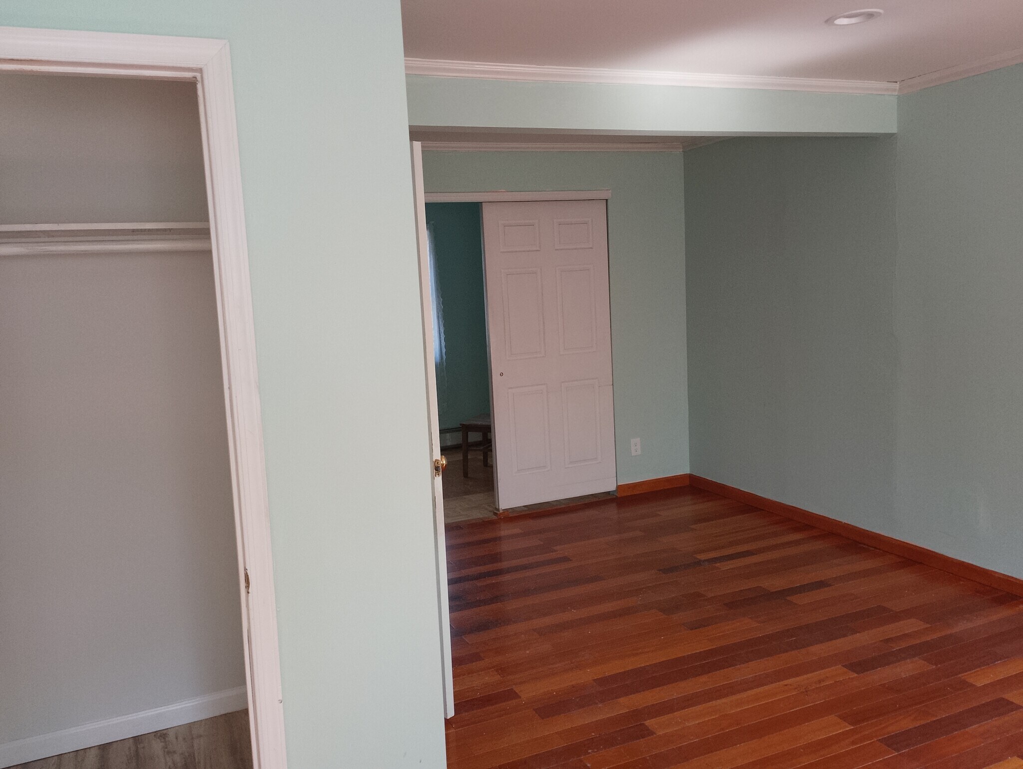 Building Photo - 4 Pinewood Ave