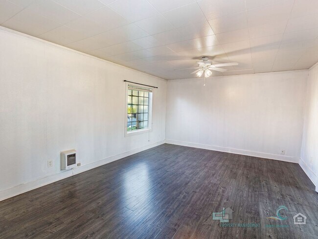 Building Photo - Beautiful River-View Home Near Downtown Warrenton