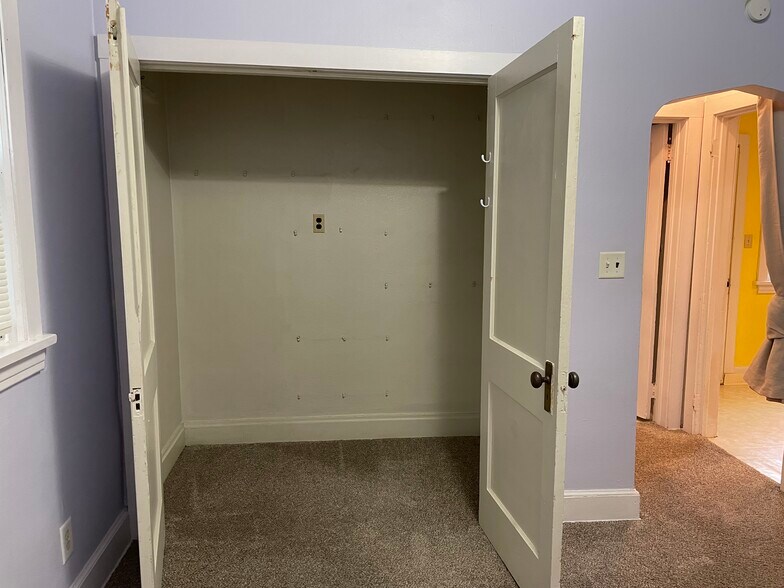 Building Photo - 1205 E 4th St