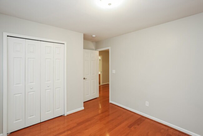 Building Photo - 4004 Houldsworth Dr